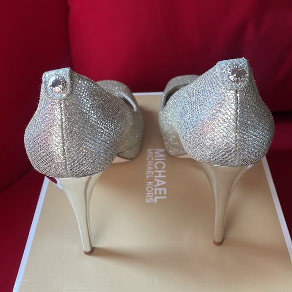 Silver MK heels - Picture 2 of 4
